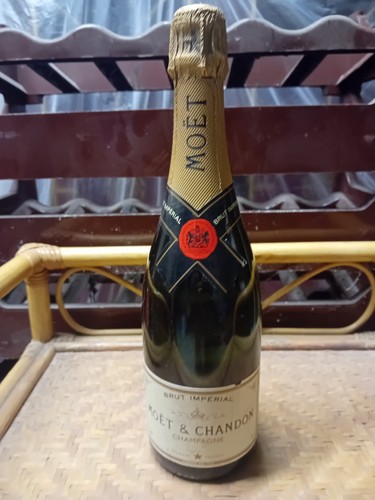 Bottiglia champagne moët - "moët, &