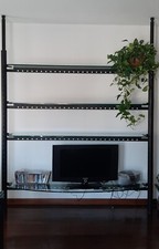 LIBRERIA AUTOPORTANTE DI DESIGN, METALLO NERO E CRISTALLO. ALTEZZA REGOLABILE 