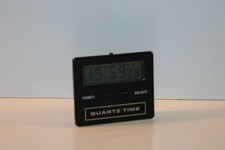 Grundig Satellit 3400 Professional/orologio al quarzo (nero), batterie nuove incluse