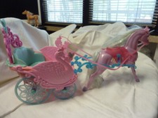 BARBIE carrozza-CALESSE-  UNICORNO cavallo barbie rosa mattel swan lake (A27)
