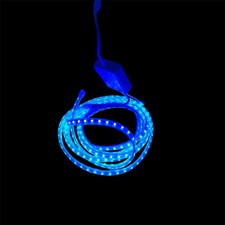 Strisce LED usate con telecomando per cambiare colore. Non adesive.