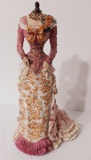 Statuina a forma di abito