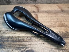 Sella SELLE ITALIA SLR TEKNO FLOW con guide in carbonio nera leggera comfort