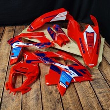 Plastiche + grafica applicate