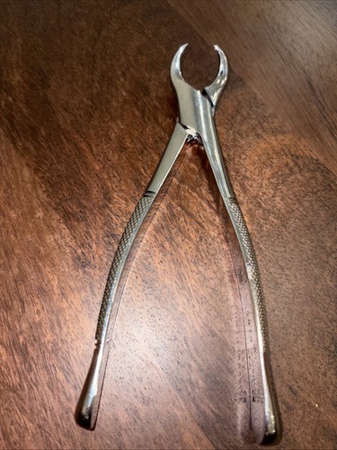Pinza per estrazione dentale
