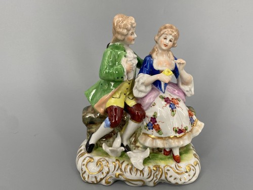 Figurina porcellana rococò - *,