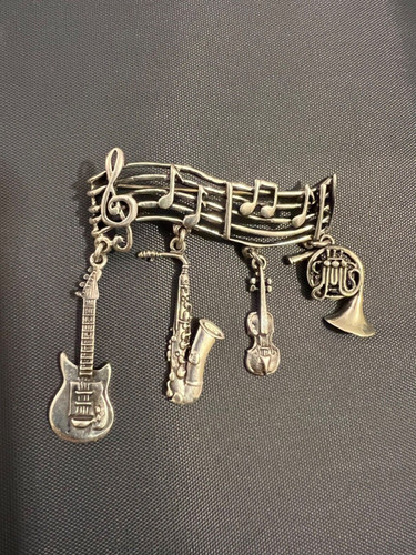 Bilancia musicale con spilla