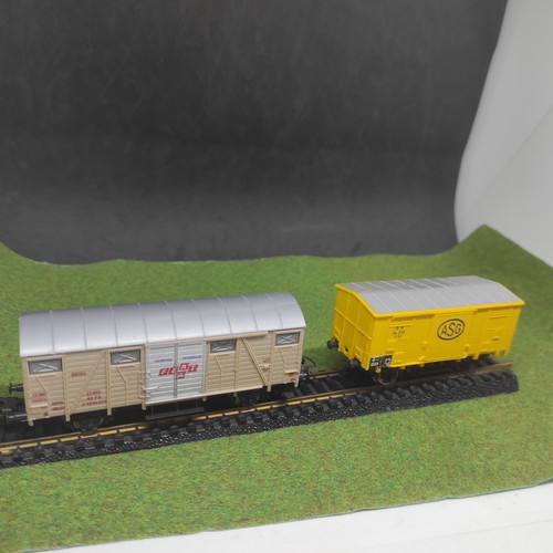 Lima wagons couverts dont - 2,
