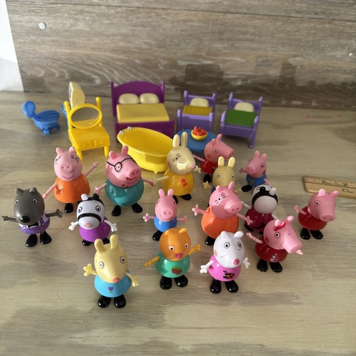 Lot peppa pig figures - of,
