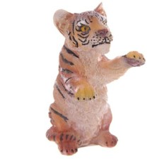 Cucciolo di Tigre in piedi