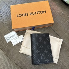 NUOVO passaporto Louis Vuitton