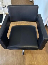 poltrone per parrucchiere di colore nero regolabili a pompa come nuove 