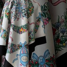 Sciarpa di seta Gucci