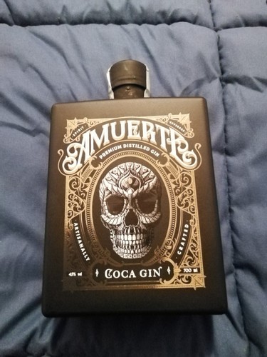 Bottiglia gin amuerte - amuerte, nuova