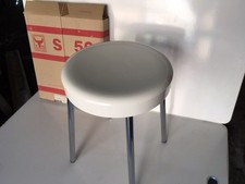 sgabello in plastica compatta piedi in acciaio cromato per comodità in Bagno