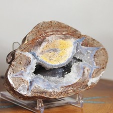 Ampio sorriso profondo