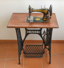 Antica macchina per cucire SINGER, anno 1898, con mobiletto a struttura in ghisa