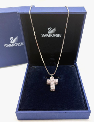 Collana con ciondolo croce