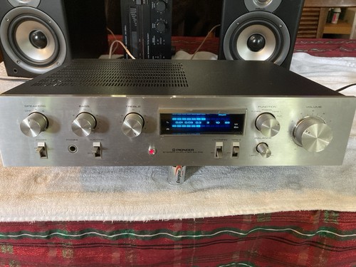 Vintage pioneer amplifier
