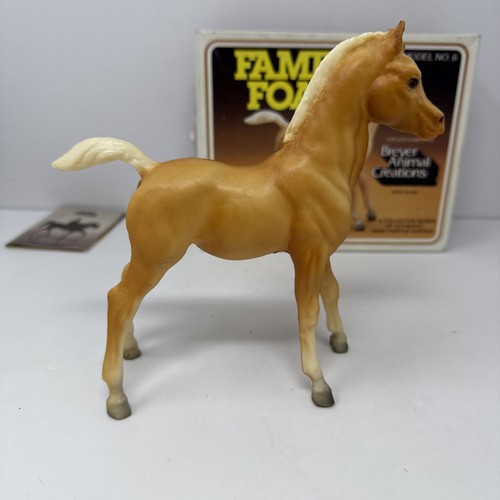 Breyer family foal palomino - family,