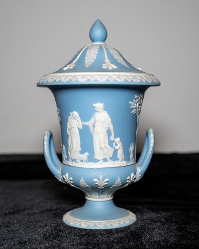 Antico vaso coperto doppio