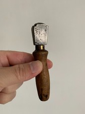 Antico attrezzo da calzolaio / ciabattino - BUSSETTO (mis. 3 e 4)