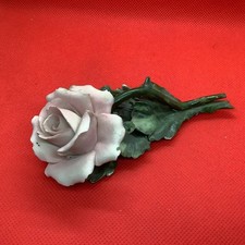 ITALIA CAPODIMONTE "VISCONTI MOLLICA" ROSA IN PORCELLANA FATTA A MANO. (D740)