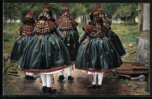 Cartolina costumi tradizionali