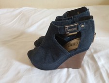 scarpe guess donna.style stivaletti con cerniera sul tacco 