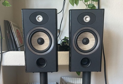 Focal aria 906 - aria, bookshelf