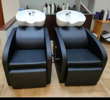 lavateste parrucchieri,quasi nuovo usato solo 2 mesi. Poltrone nere con alzata.