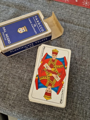 Vecchio mazzo carte - vecchio,