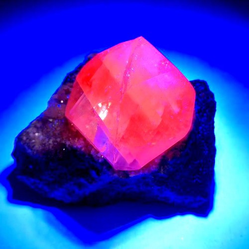 Calcite fluoricente 416 su - fluoricente,