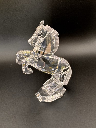 Statuina stallone bianco