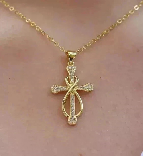 Collana con ciondolo croce