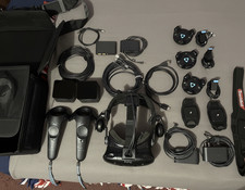 HTC Vive VR Headset Full Body Kit Controller Stazioni Base 3 Tracker VRChat