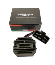 Regolatore di tensione per