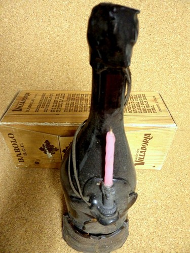 Una bottigli di barolo - ,