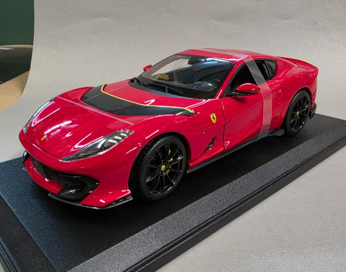 Modellino auto scala 18 - auto, 1/18
