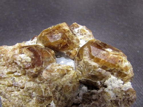 Minerali vesuviana - vesuviana, /
