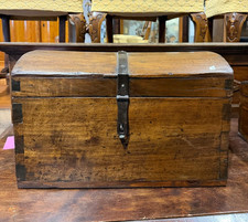 Baule Antico in Legno di Noce