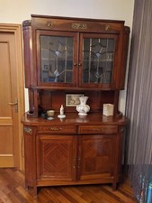 Credenze in stile Liberty dei primi del 900, con vetrine in vetro molato.