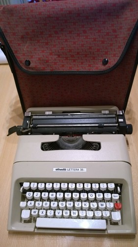 Macchina per scrivere olivetti - per,