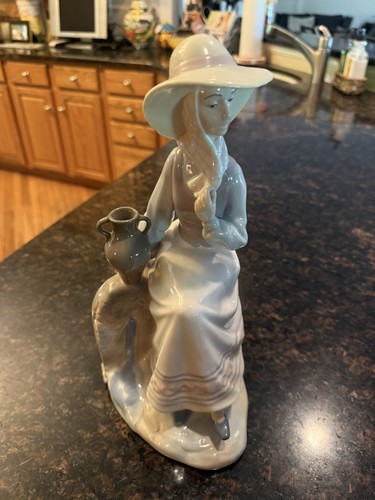 Lladro nadal woman well - at,
