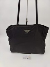 Prada shopping in nylon nera