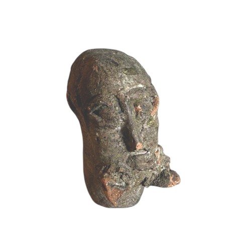 Frammento testa terracotta - di,