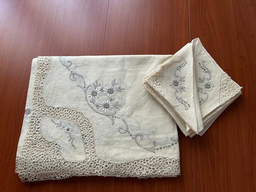 Tovaglia lino ricamata a - in,
