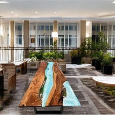 Tavolo da pranzo in resina