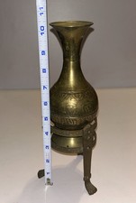 VINTAGE 3 FOOTED BRASS HOLDER
