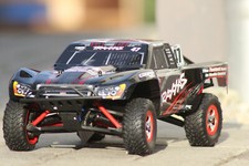 Traxxas 70054 nero slash 4x4 - 70054-8,